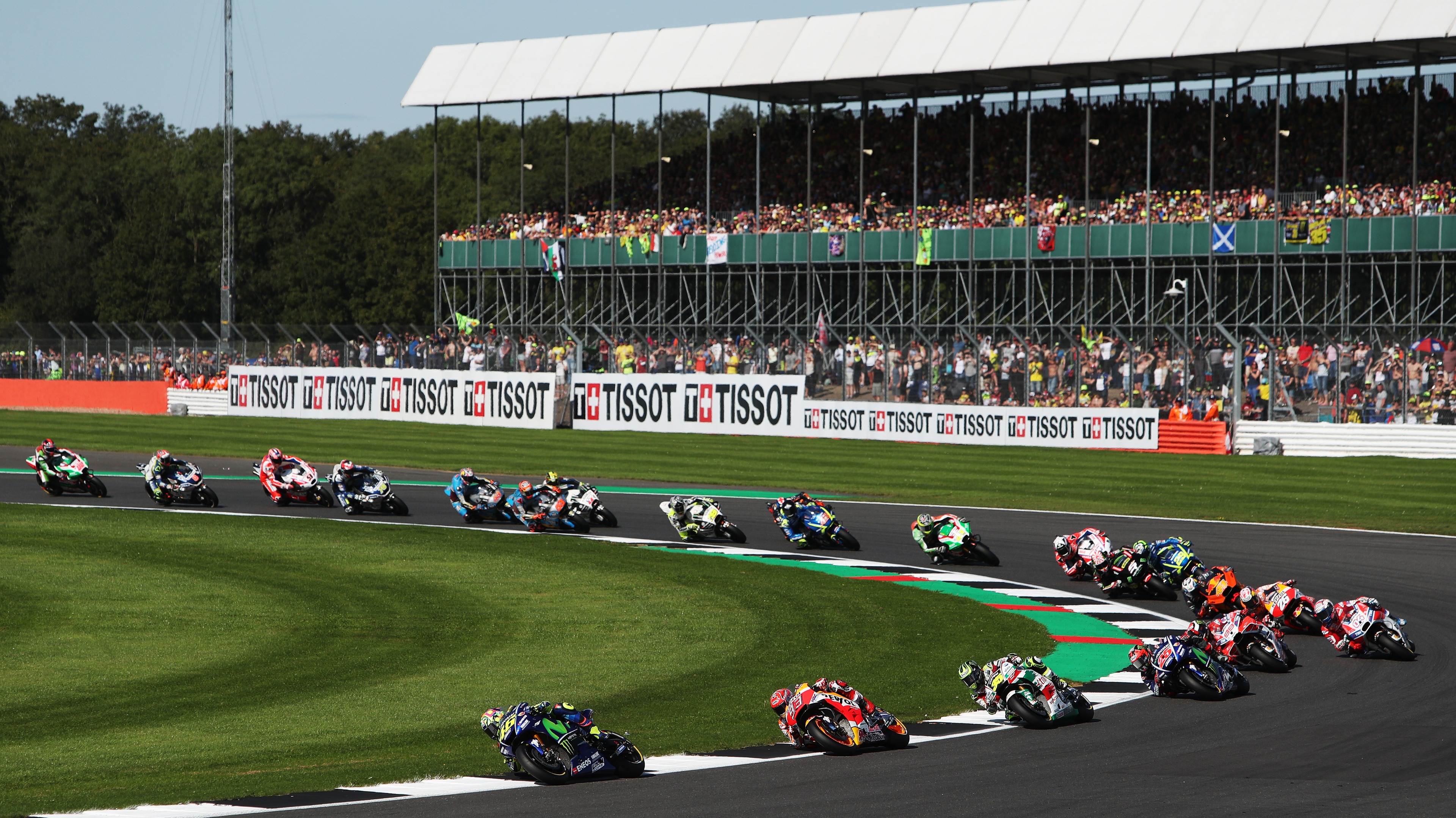 Chuva atrasa largada da MotoGP em Silverstone e corrida pode ser cancelada