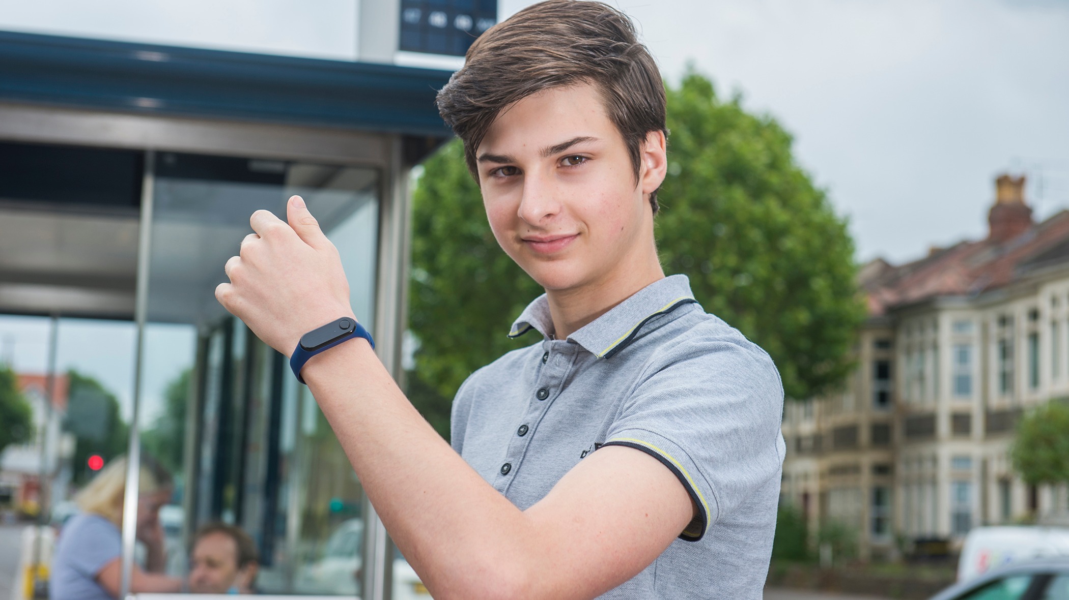 Bristol teenager invents wearable gadget to reduce Covid-19 transmissions | ITV News - ITV News
