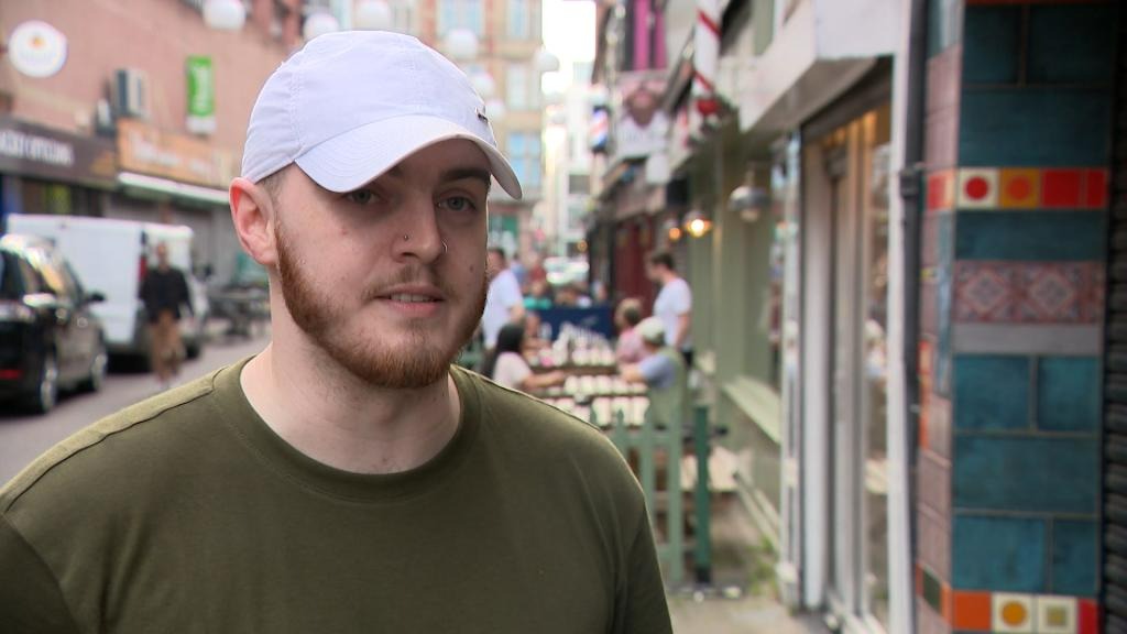 West Belfast classroom assistant is snapped up by US record company