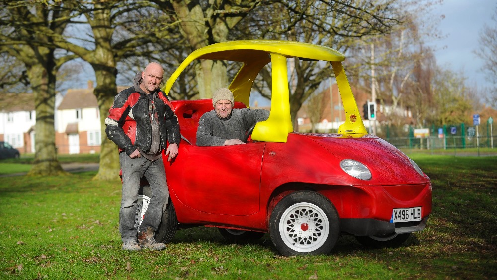 Mechanic builds life sized version of classic children s toy car the Cozy Coupe ITV News