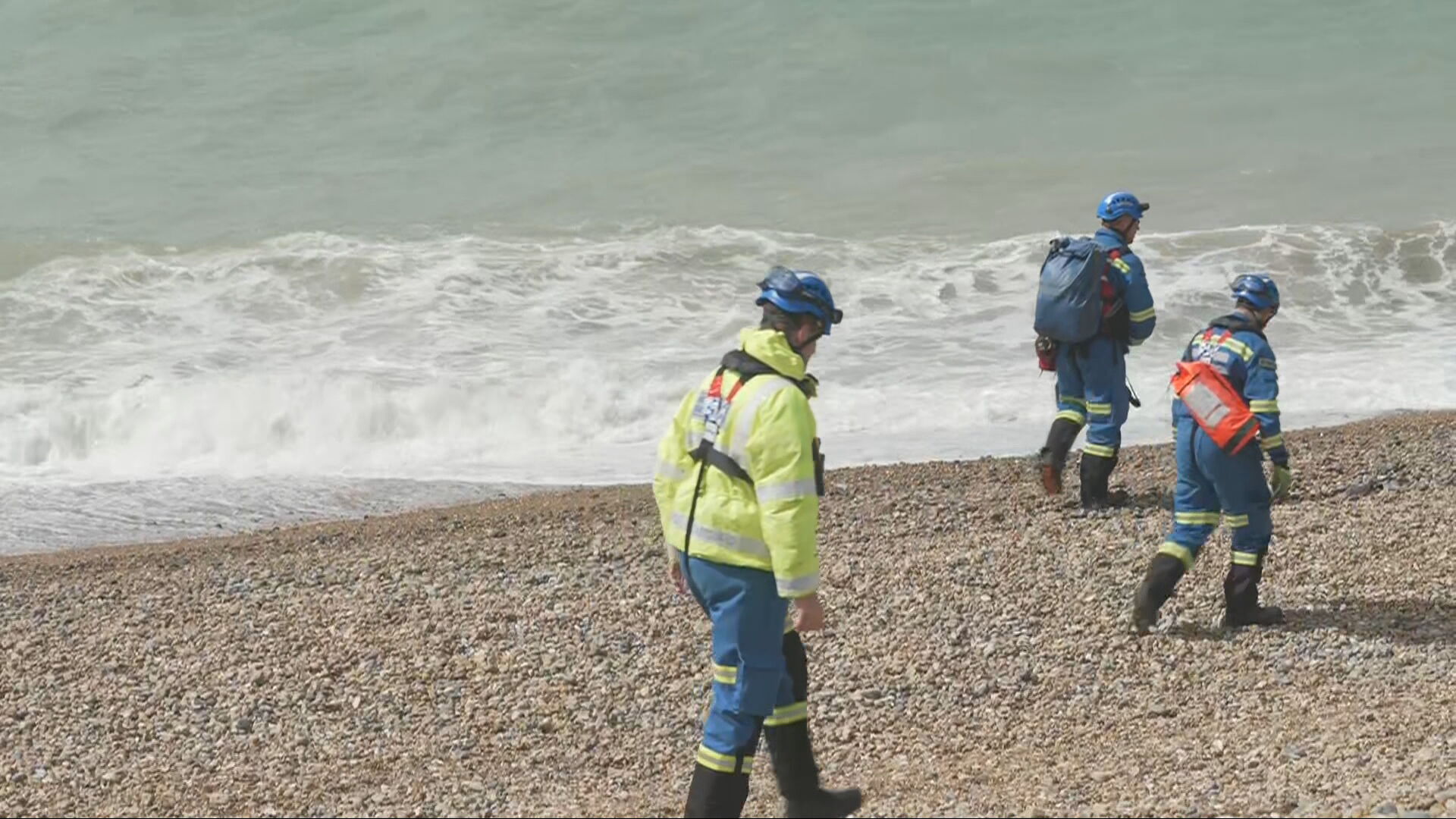 Beach reopens after deaths of three women who drowned in sea at Brighton |  ITV News Meridian