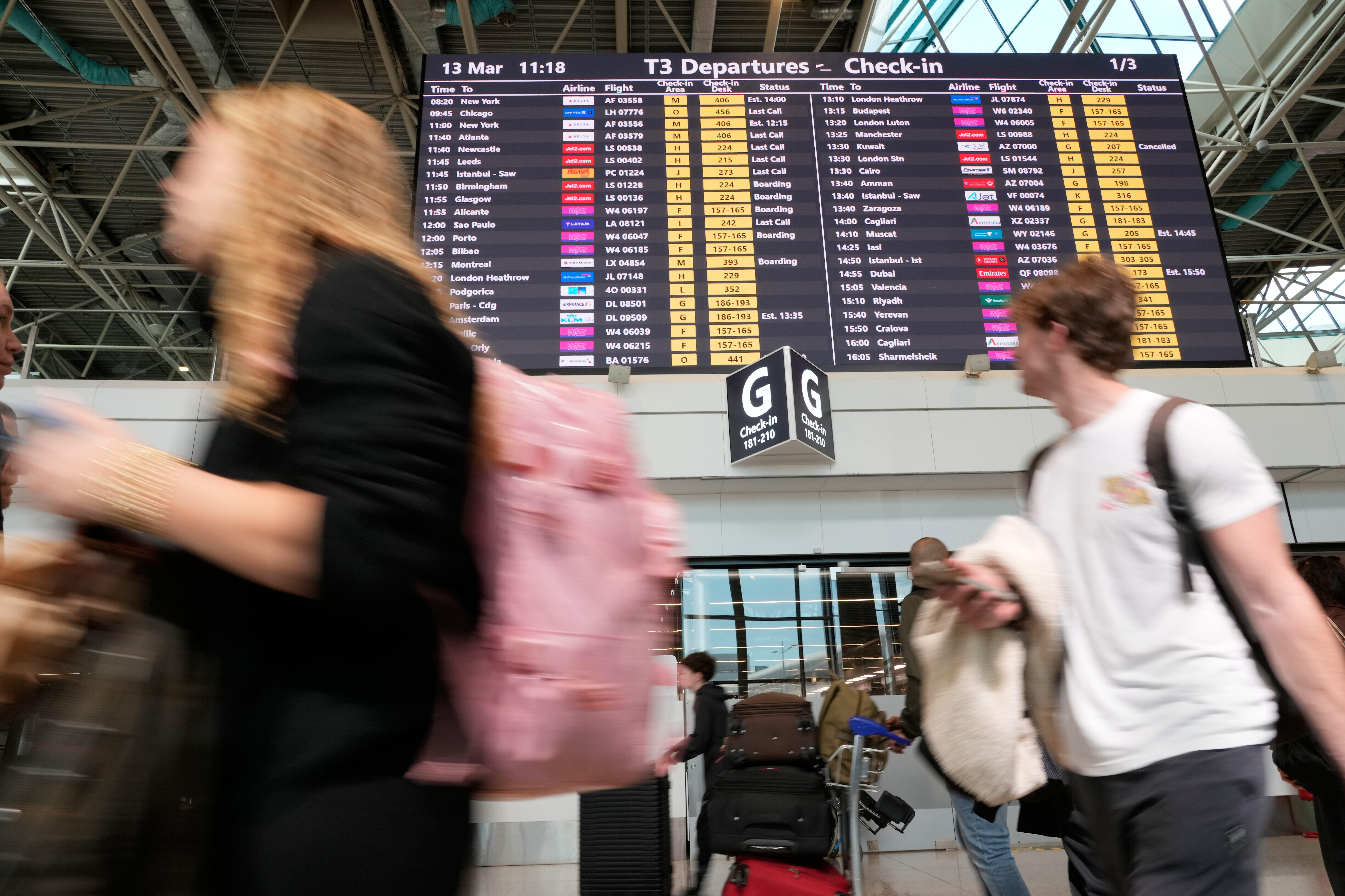 Italy restores air traffic capacity to 75% after network disruption ...