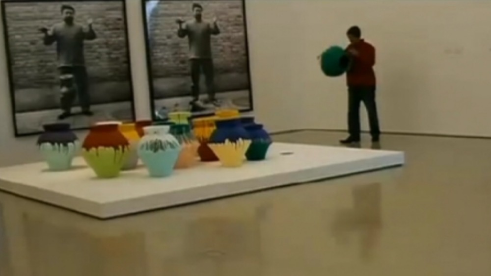 Miami artist apologises for smashing 1m Ai Weiwei vase ITV News