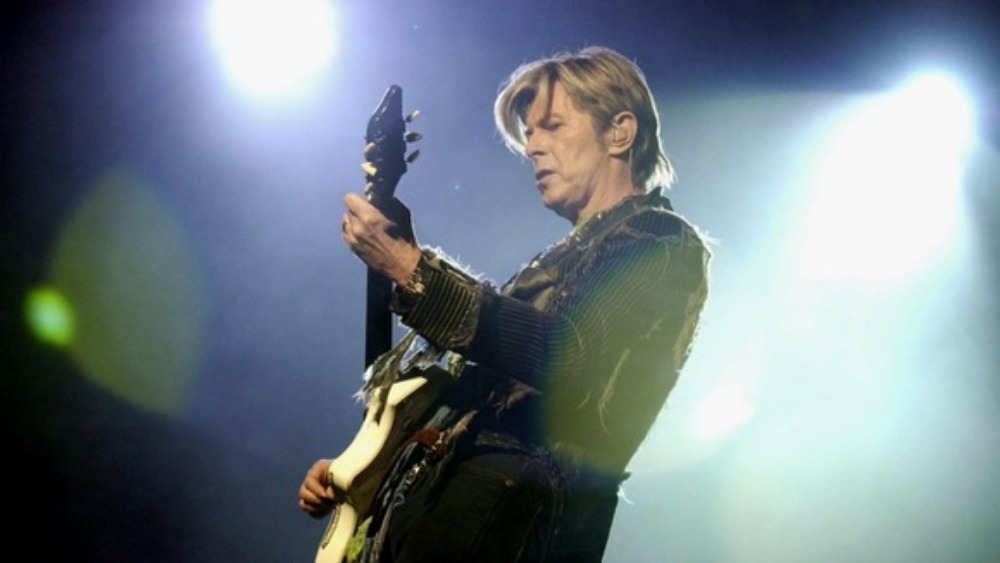 David Bowie best British male at Brit Awards 2014 | ITV News