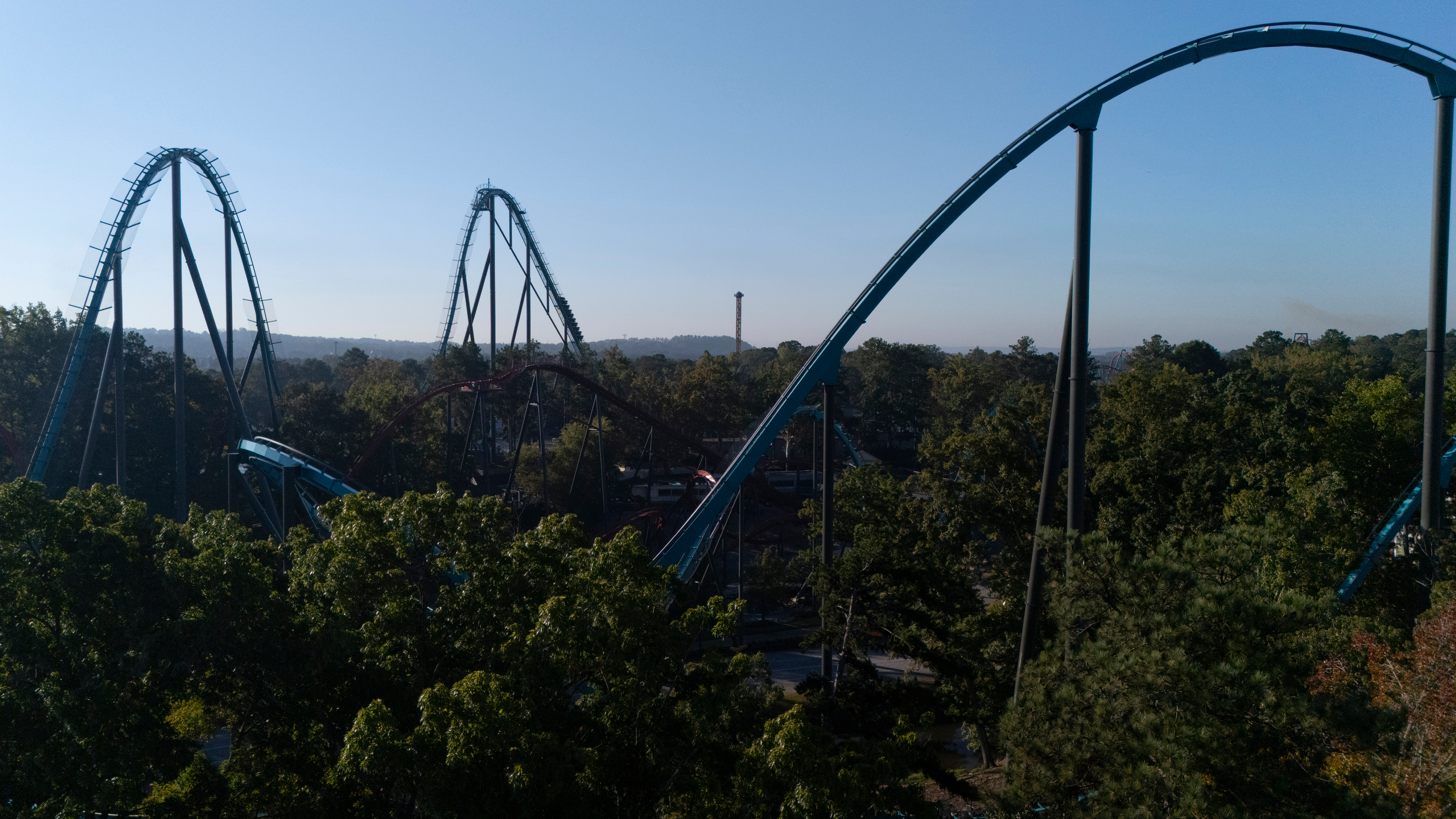 One man dead and others injured after ride on Six Flags rollercoaster ...