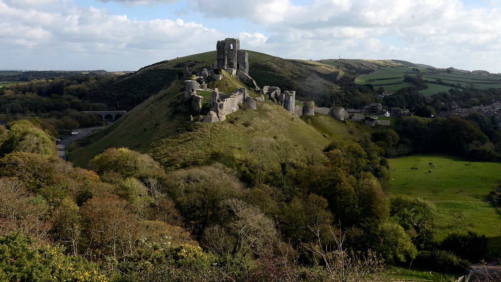 Police break up illegal rave at Dorset beauty spot | ITV News Meridian