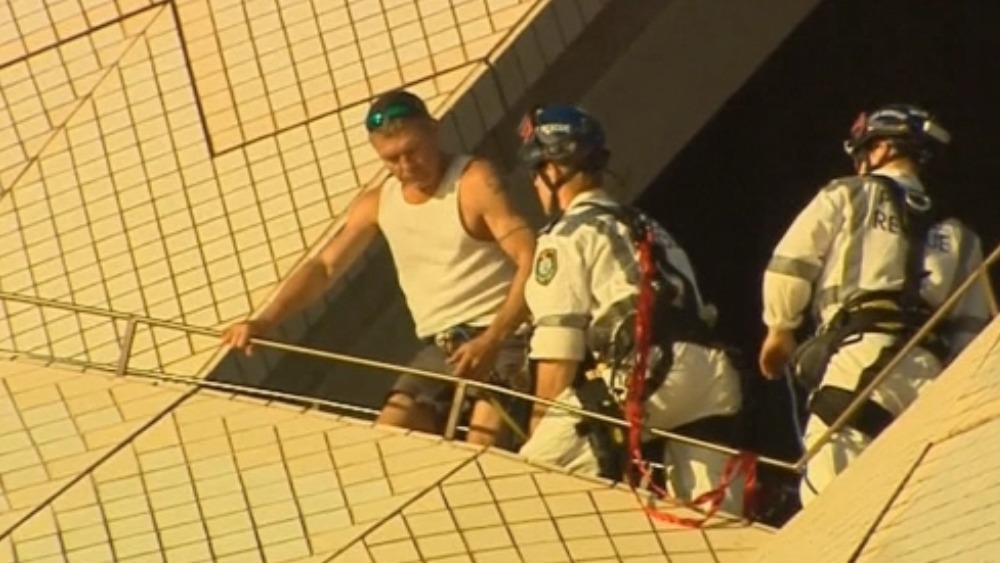 'Drunk' man rescued from top of Sydney Opera House ITV News