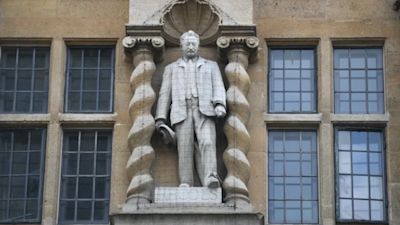 More than 100 lecturers from Oxford University say they will no longer teach unless the the controversial statue of Cecil Rhodes is removed.