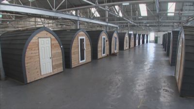 Former Manchester United Player And Stoke City Manager Lou Macari Adapts Homeless Shelter With Covid Safe Pods Itv News Central Former Manchester United Player And Stoke City Manager Lou Macari Adapts Homeless Shelter With Covid Safe Pods Itv News Central