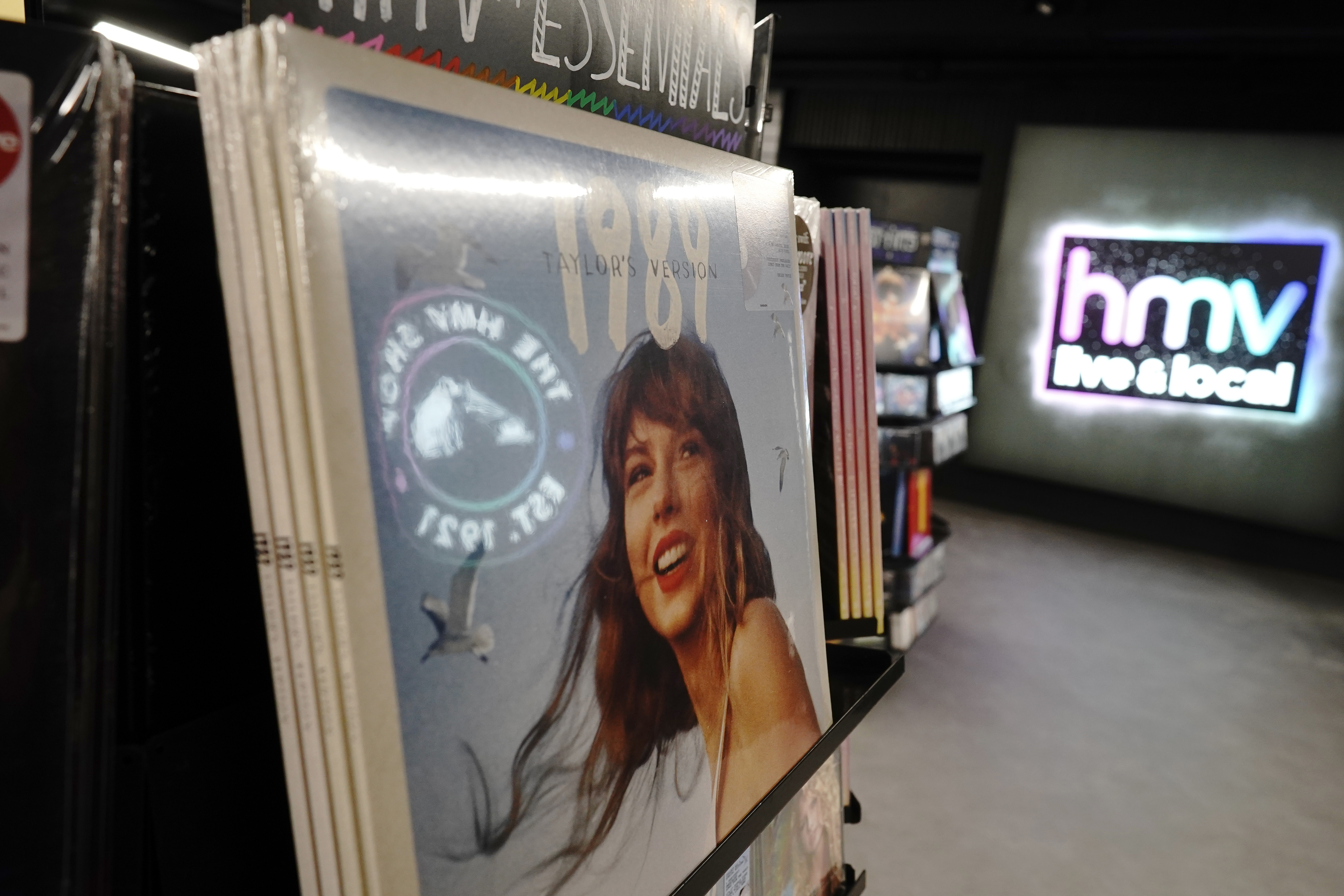 HMV's Oxford Street store reopens its doors after four years | ITV 