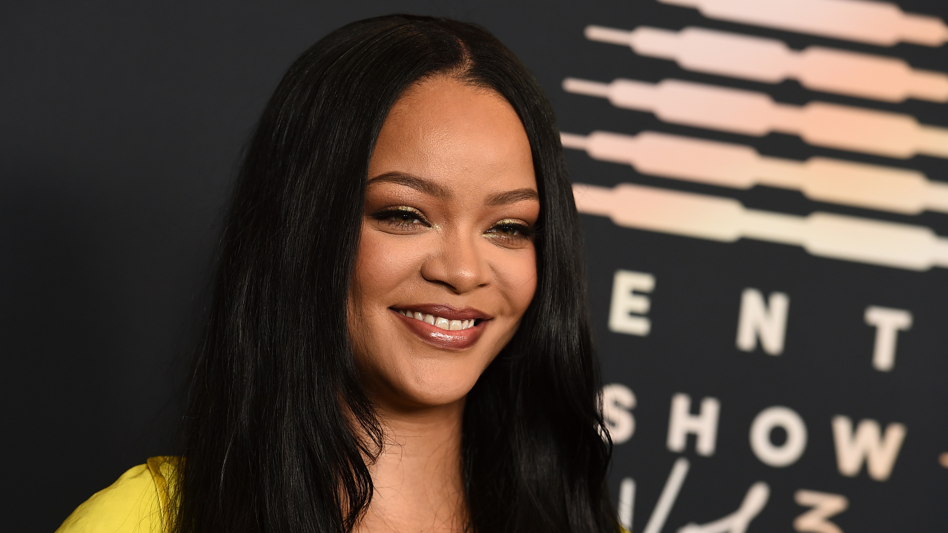 Rihanna's Makeup Artist Talks Super Bowl Glam, Moments Before Show