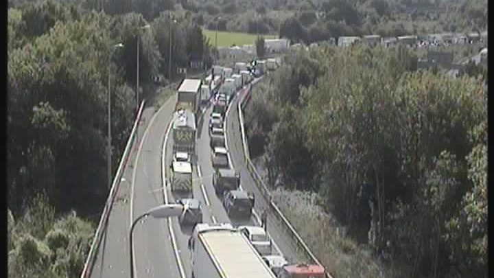 M25 traffic Road closed clockwise due to serious collision