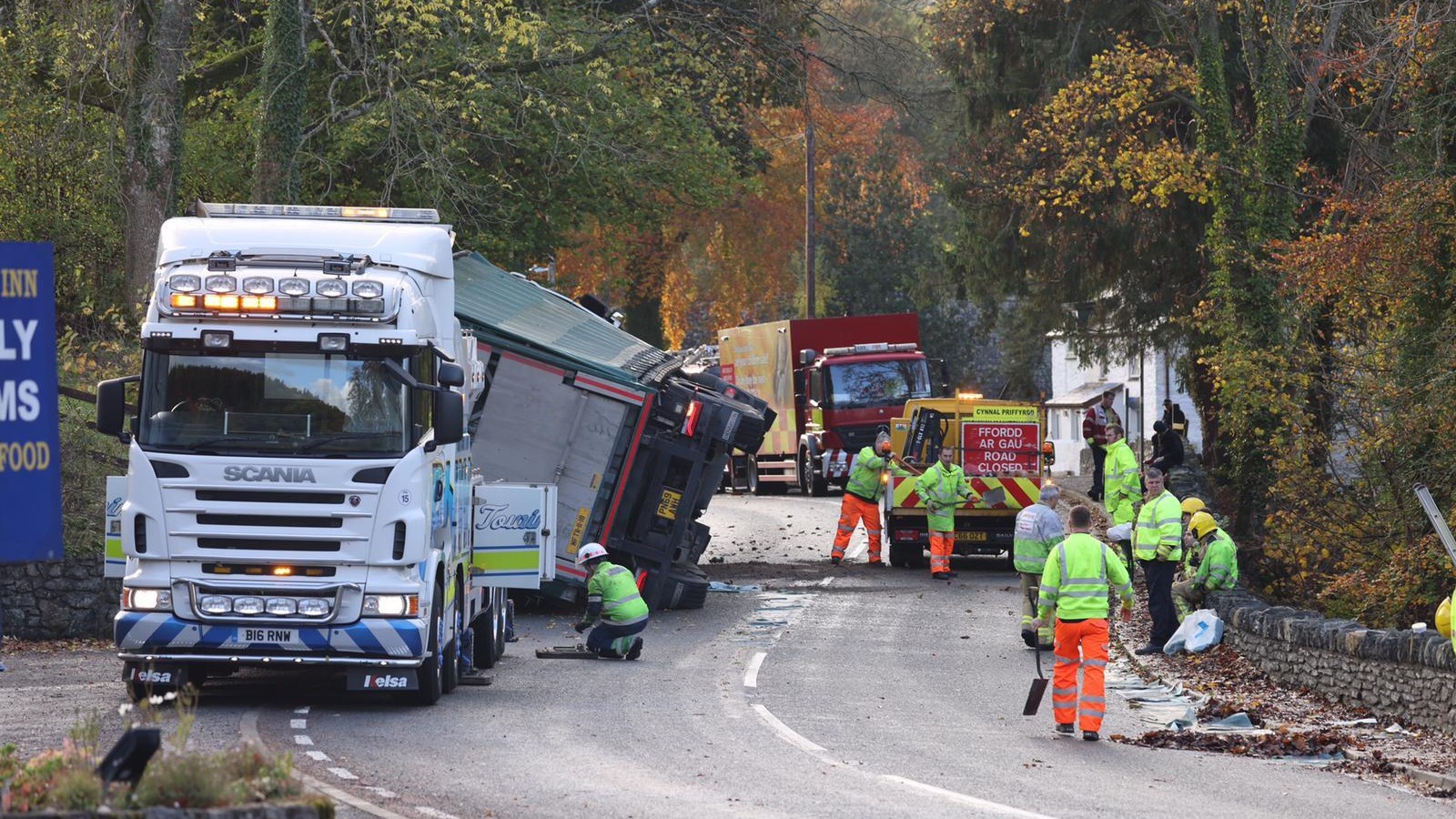 A5 closed in both direction after lorry carrying thousands of