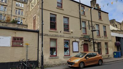 bath pub ldrs