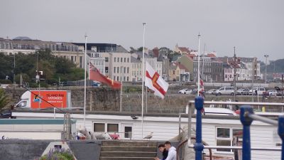GUERNSEY FLAGS/CHANNEL