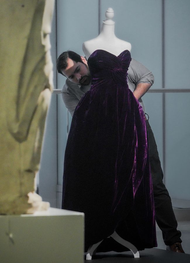 princess diana velvet dress Princess Diana's Velvet Gown, Worn at White House Dinner, Hits Auction