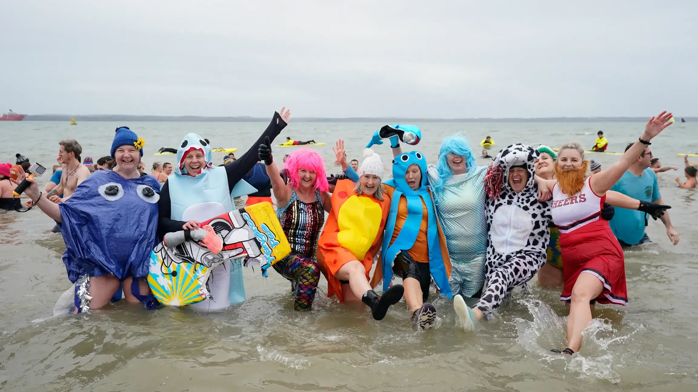 Hundreds of swimmers take part in New Year's Day dip in Gosport ITV