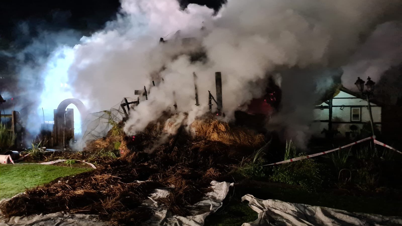 Firefighters tackle thatched roof blaze in Clanfield