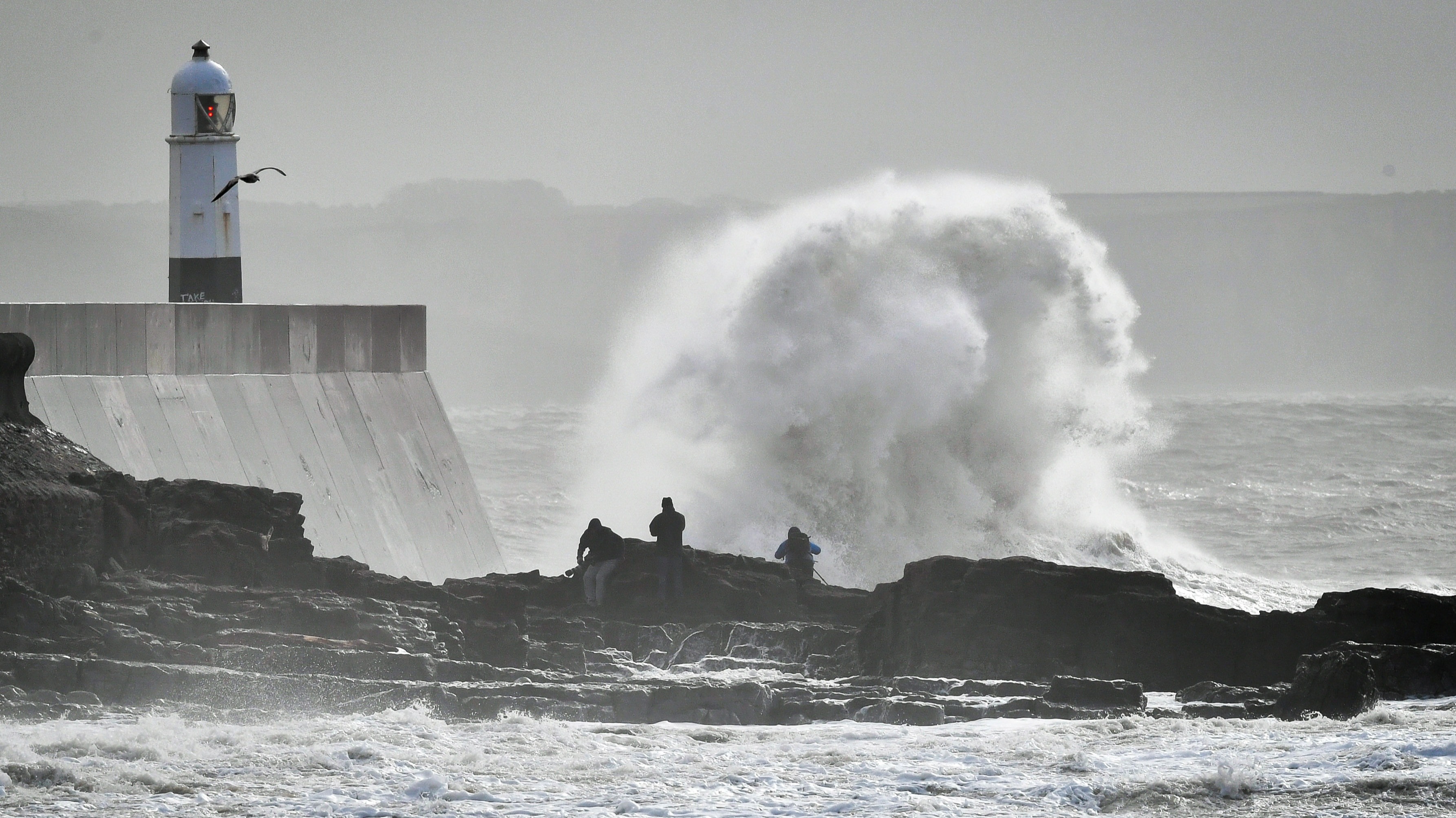 Flood warning as Wales braces for heavy rain and strong winds | ITV ...