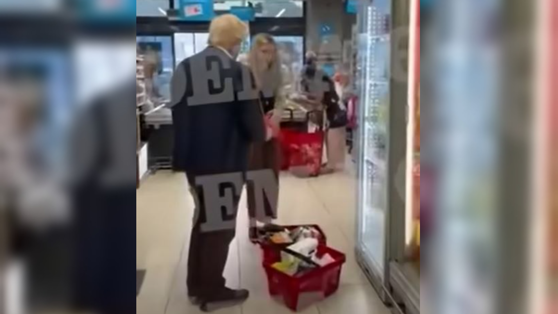 Boris Johnson filmed in a supermarket during the holidays in Greece as he takes time off until the weekend