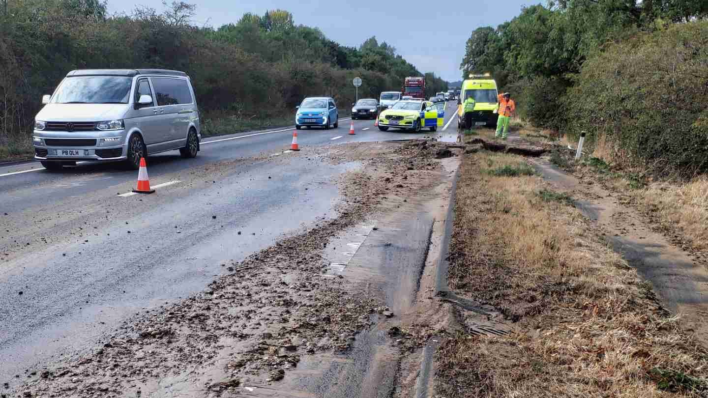 Sinkhole causes major disruption along A34 near Oxford ITV News