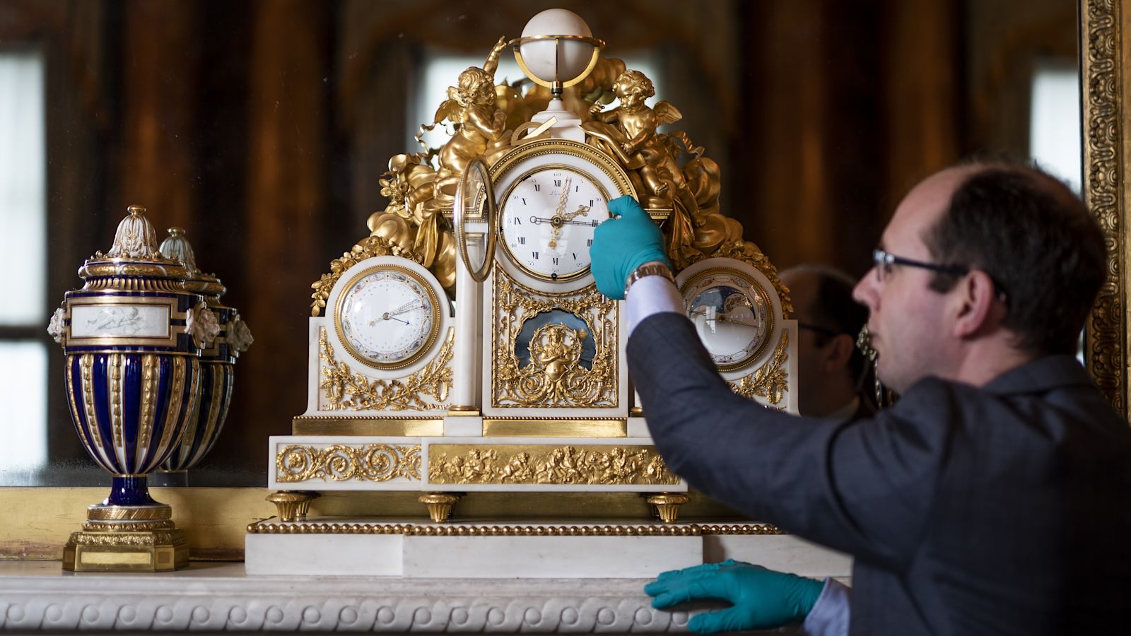 Royal clocks changed at the start of British Summer Time | ITV News