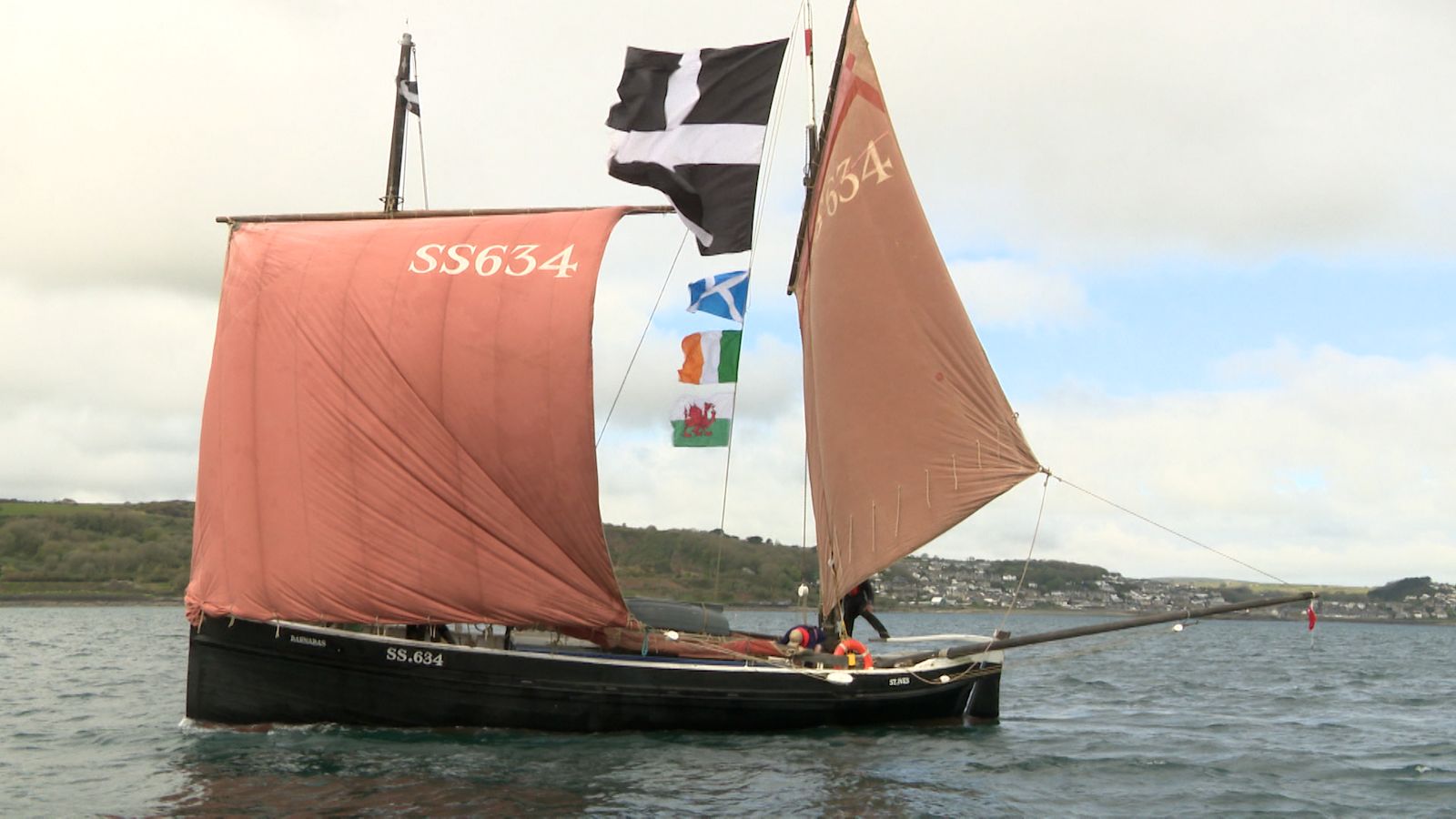 The last Cornish fishing lugger of its kind sets sail for repairs ...