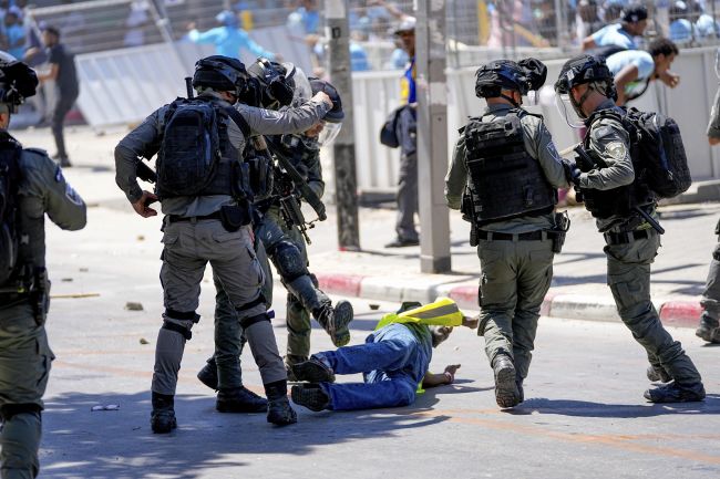 Tel Aviv: More than 100 injured in violent clash between Eritrean asylum  seekers and police | ITV News