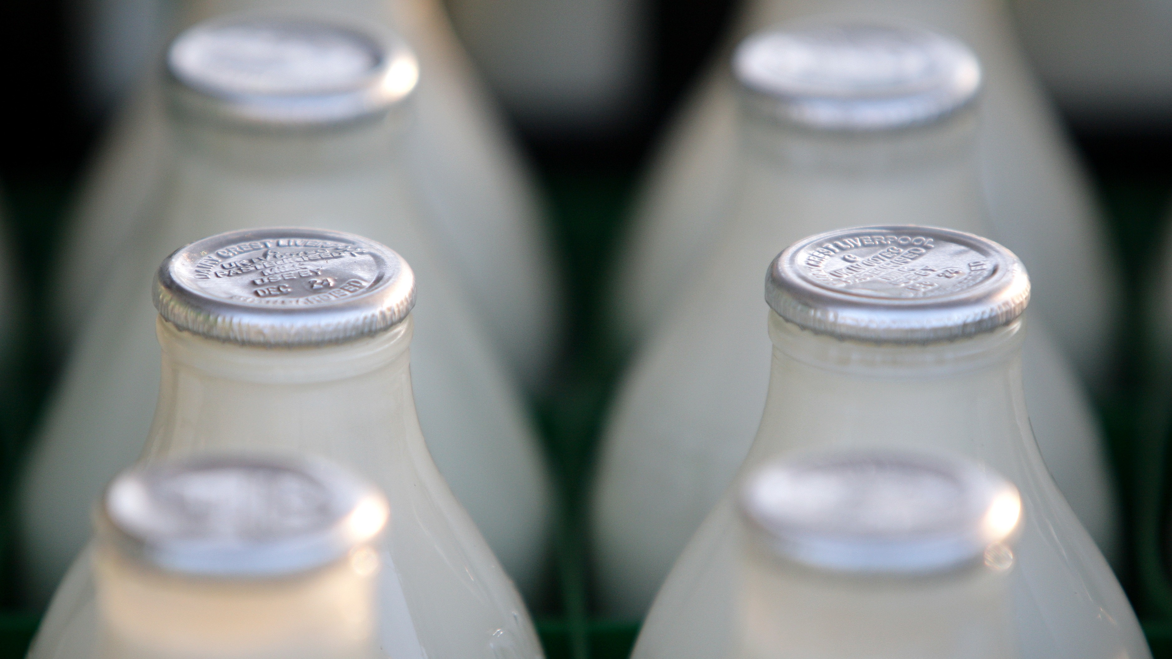 M&S to replace use-by dates with best-before labels on fresh milk to reduce  food waste