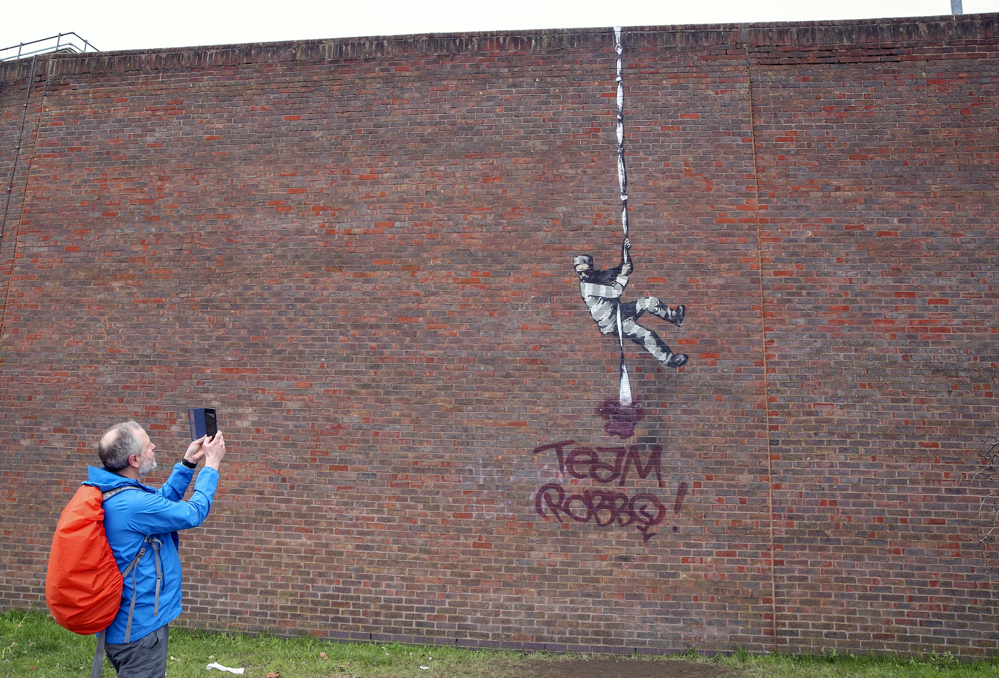 New Banksy Prison Mural Defaced With Red Paint Itv News West Country New Banksy Prison Mural Defaced With Red Paint Itv News West Country