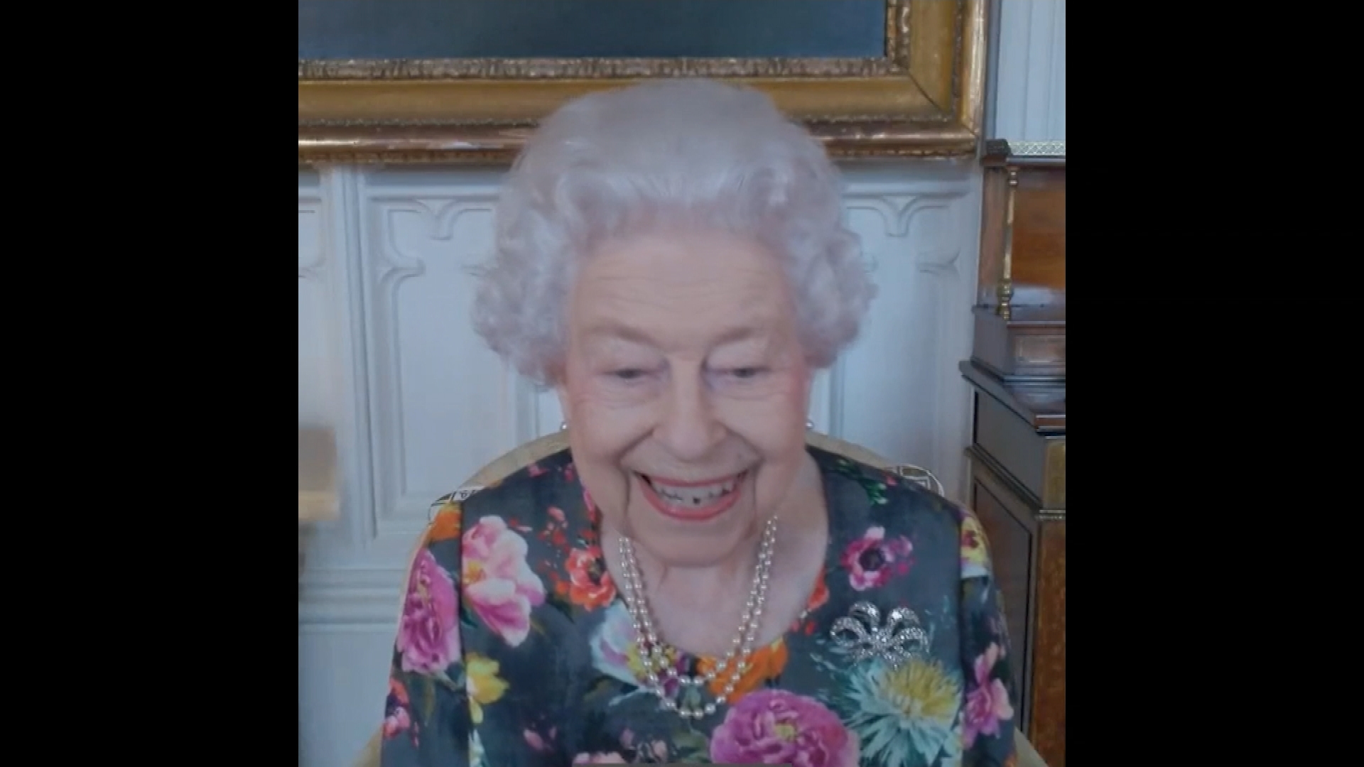 'I'm glad to meet you mechanically' Queen hands out poetry prize