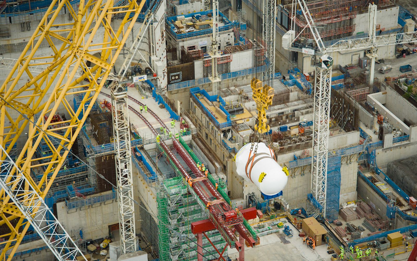 World's largest crane lifts Hinkley Point C's second nuclear reactor into place