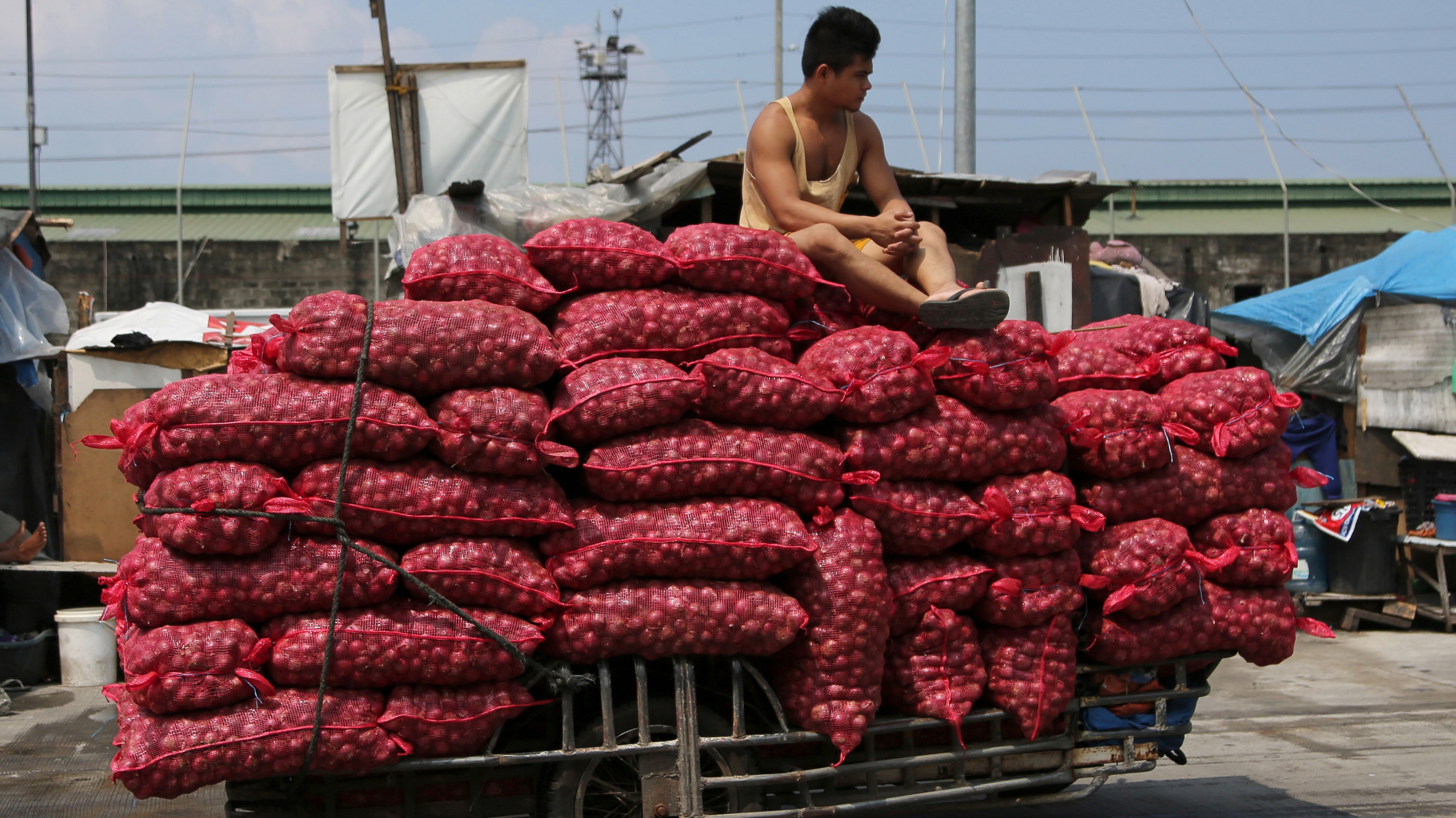 onions-more-expensive-than-meat-leads-to-smuggling-in-philippines-itv