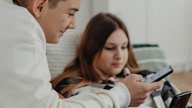 Hundreds of UK teenagers to be banned from social media as part of pilot