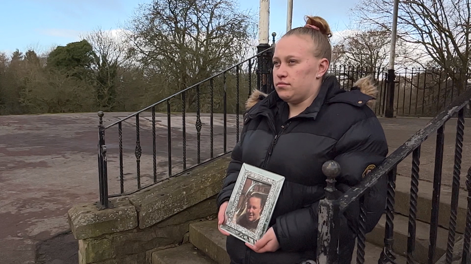 Family of young mother who died suddenly in Pakistan still searching