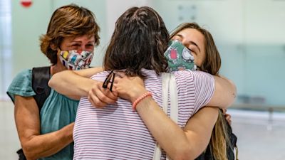 When Can I Hug Again Who Can I Hug And What Is A Cautious Cuddle Itv News When Can I Hug Again Who Can I Hug And What Is A Cautious Cuddle Itv News