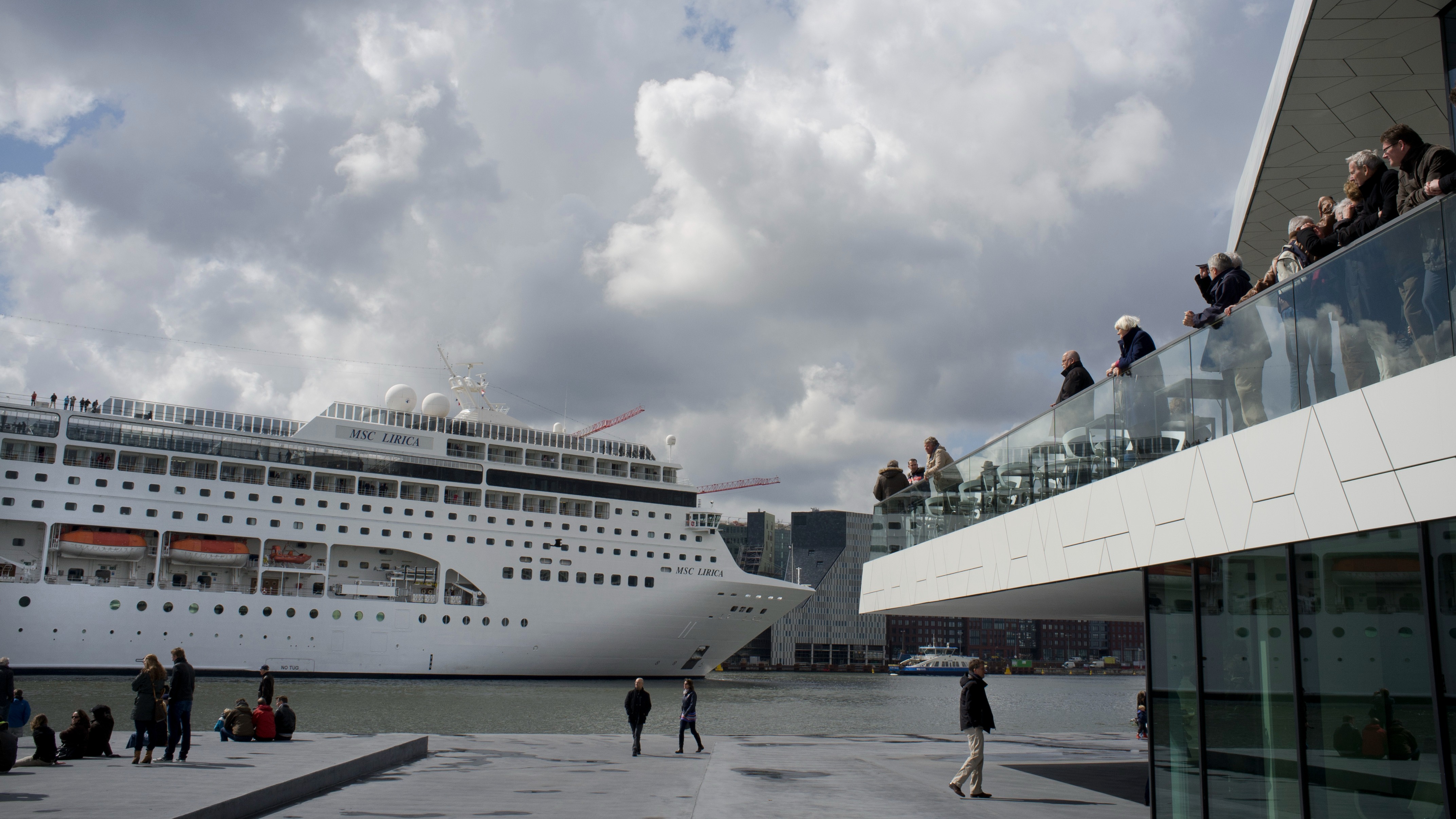 Amsterdam bans cruise ships to restrict tourists and limit pollution | ITV  News