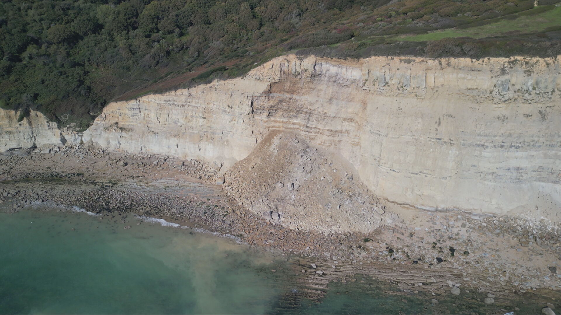 Ayollar oyoqlari aks etgan fetish video