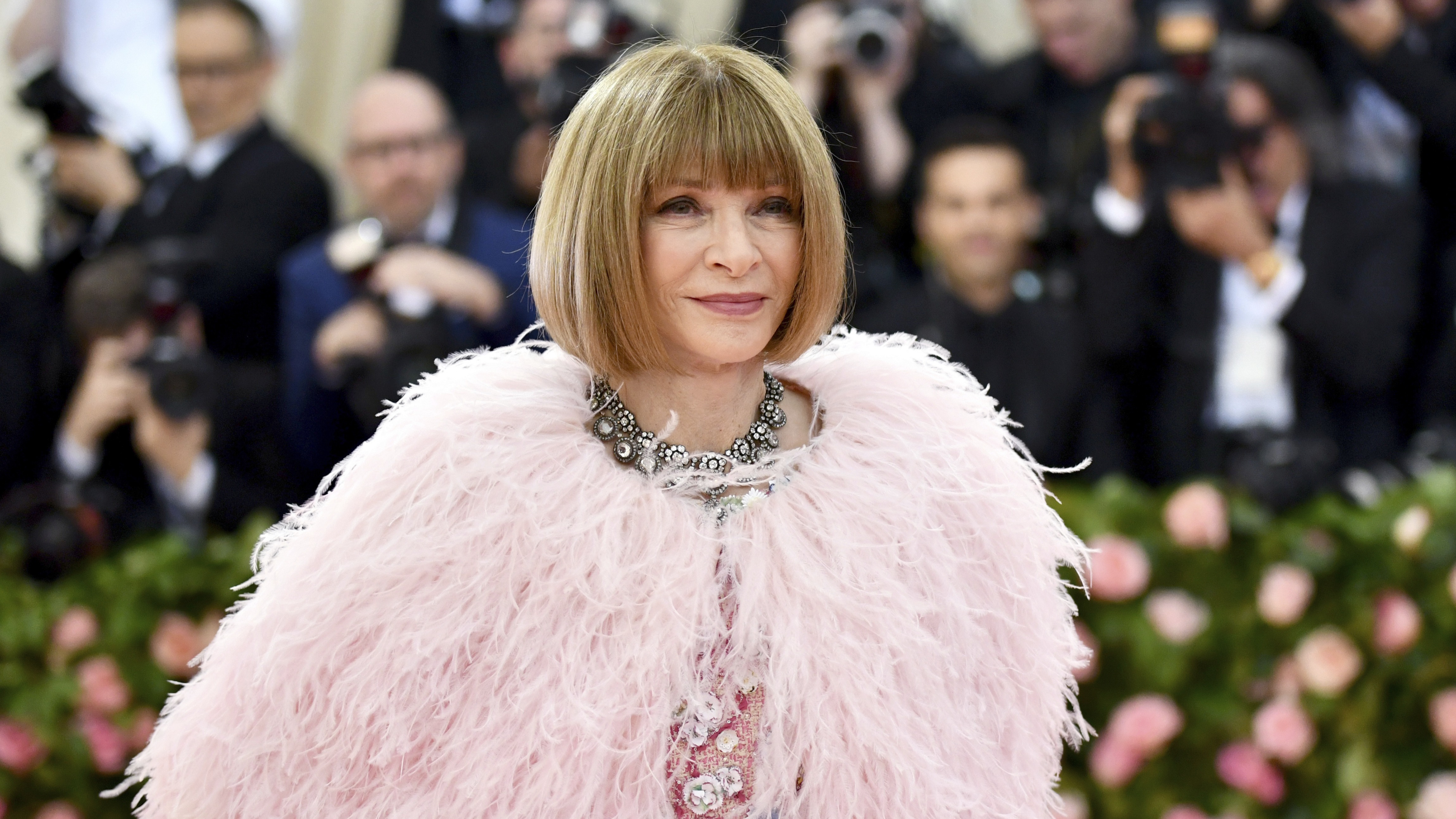 Anna Wintour stepping back from Vogue editor-in-chief role after 37 years