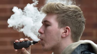 400px x 225px - Is vaping seen as safe now a new health report advises it as a way to stop  smoking? | ITV News