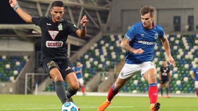 Linfield lost out to Maltese side Floriana in their Europa League second qualifying round game at Windsor Park.