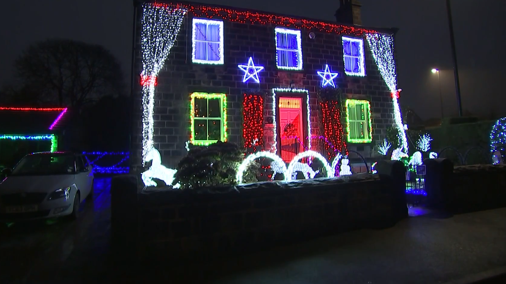 Medford Or Christmas Lights Tour 2022 Doctors Turn House Into Christmas Lights Show To Raise Money For Nhs | Itv  News