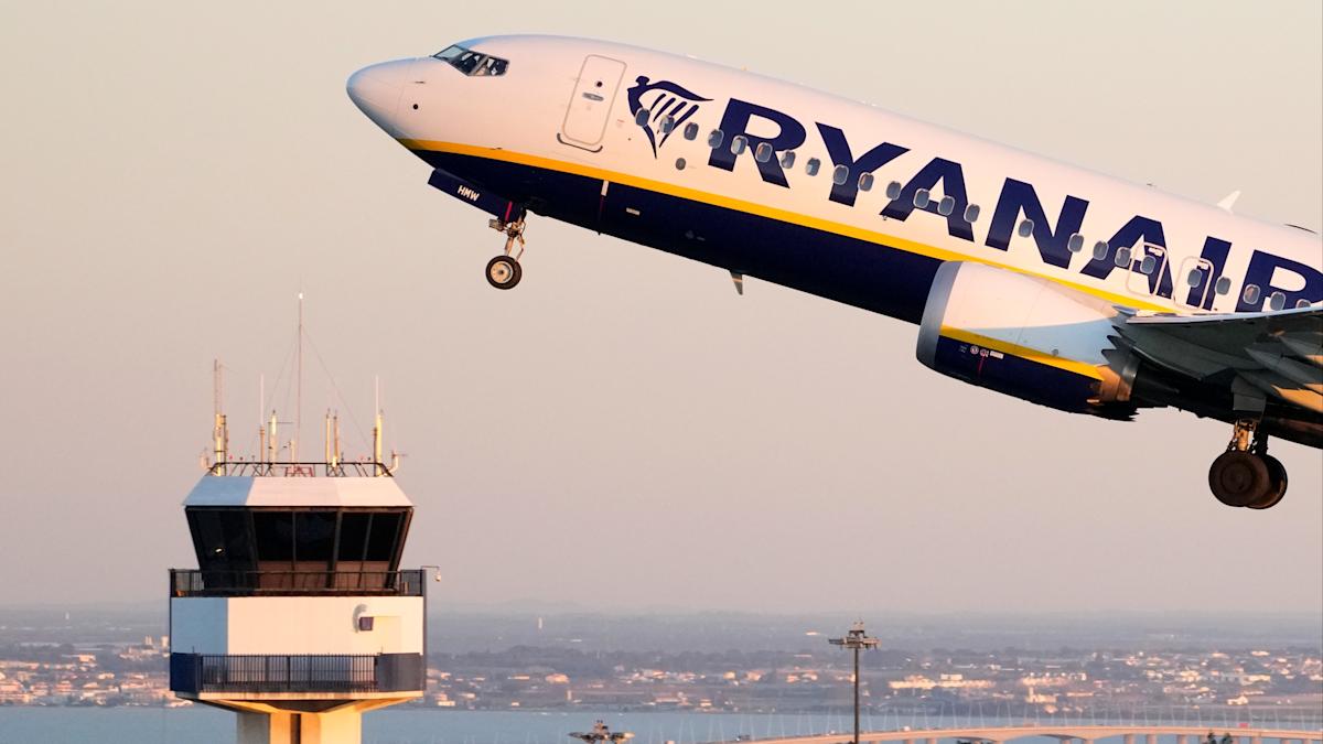 Ryanair investigated over charging parents to sit with child