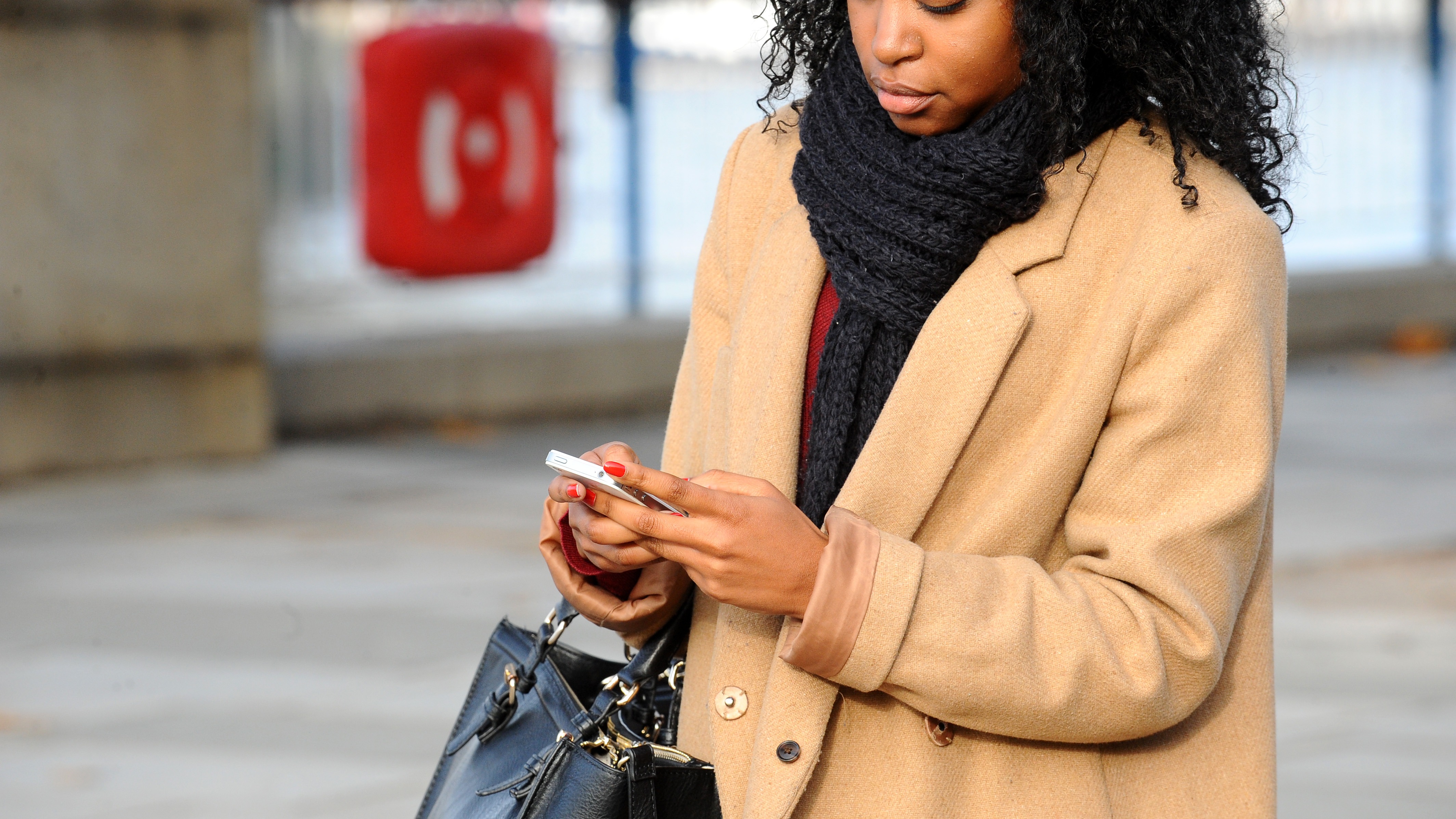 Warning to mobile phone users after spate of snatch thefts in Bristol