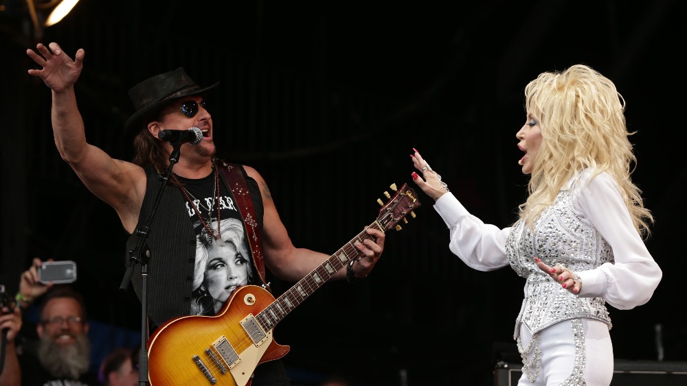 Country Queen Dolly Parton wows 100,000 at Glastonbury with biggest ...