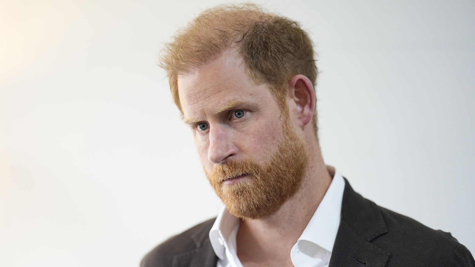 Prinz Harry äußert sich besorgt über den zunehmenden Antisemitismus in ...
