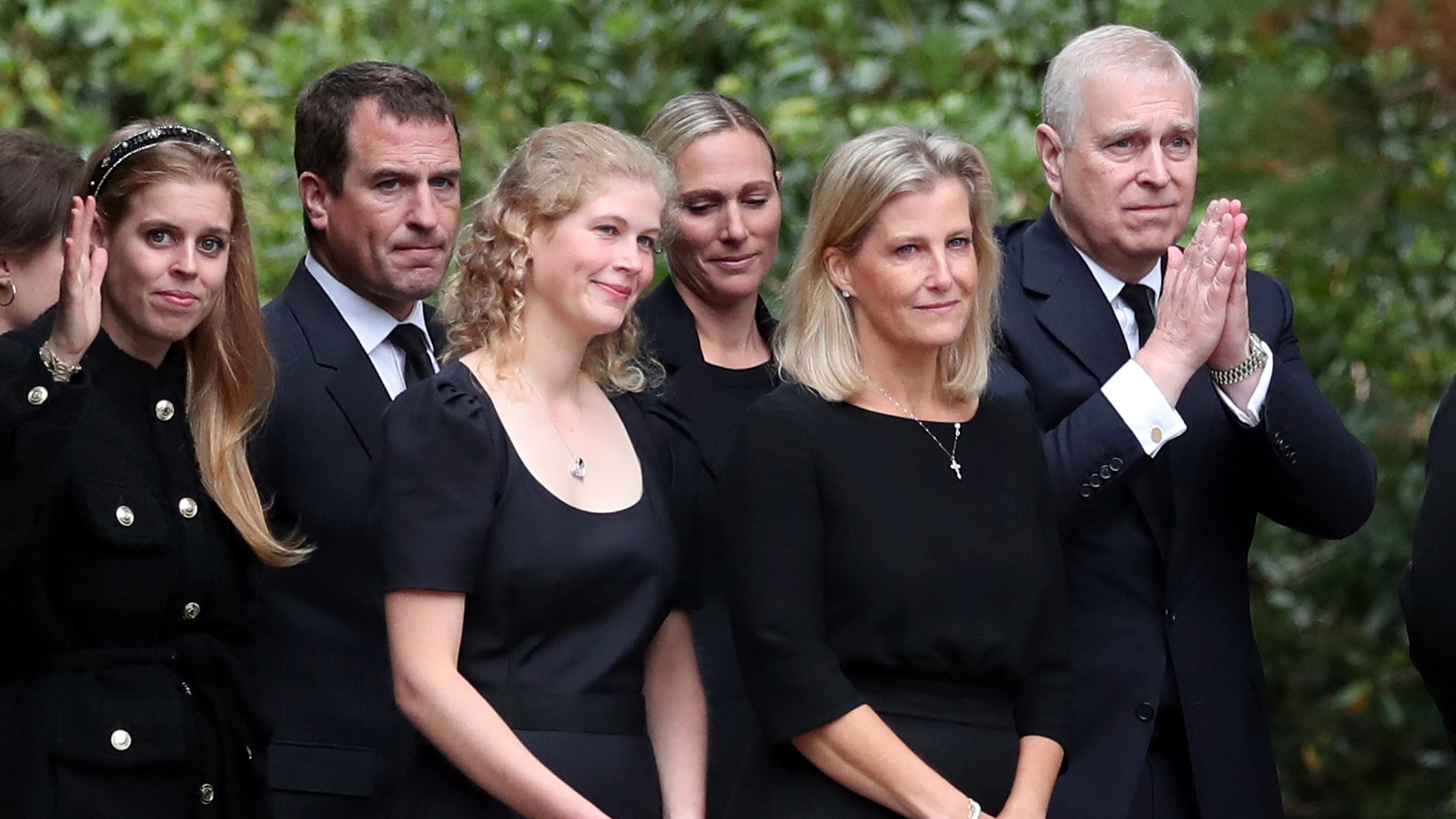 Members of Royal family stop to view tributes to Queen Elizabeth