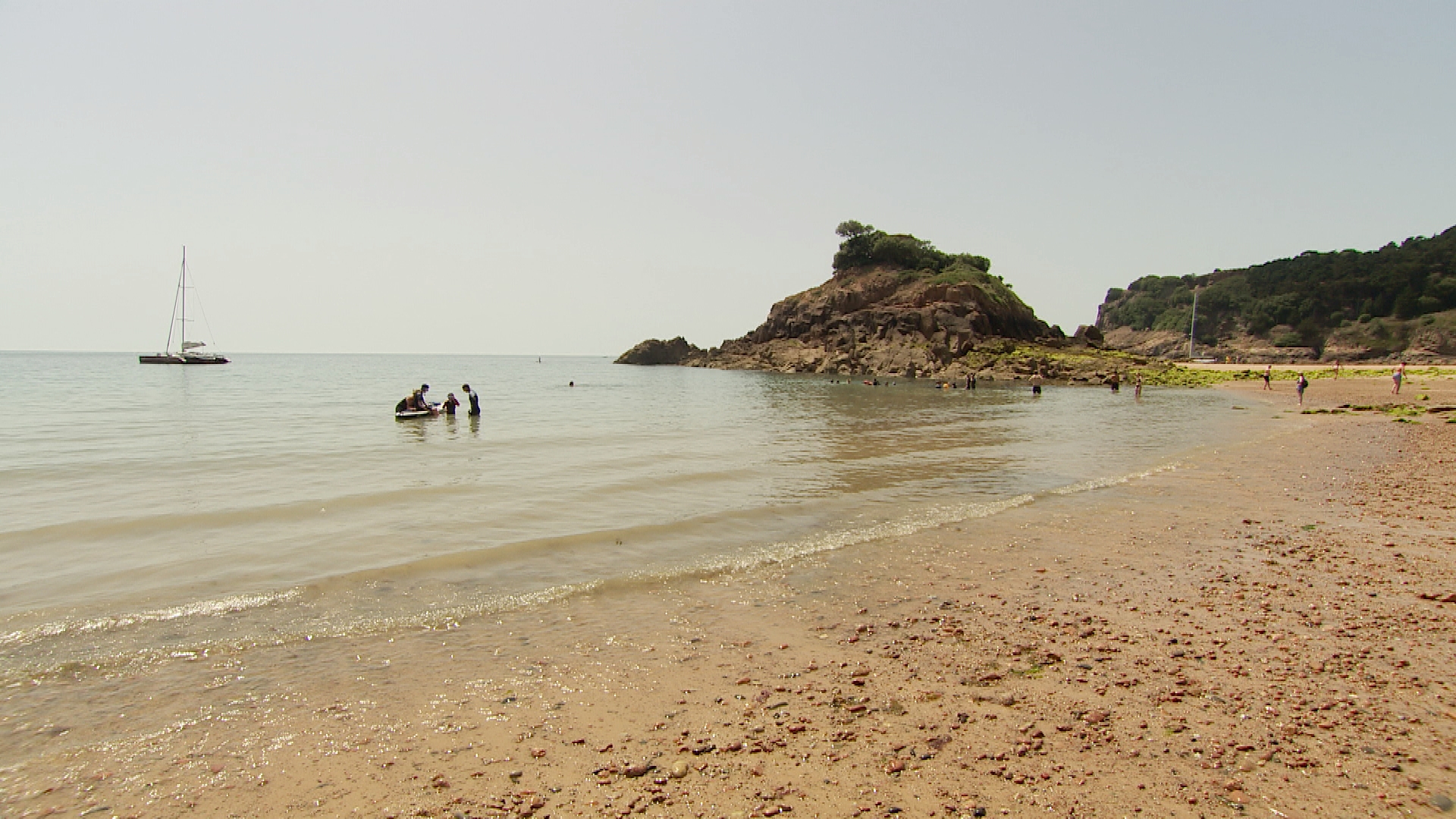 It's a scorcher! Jersey hits record high as temperatures soar across