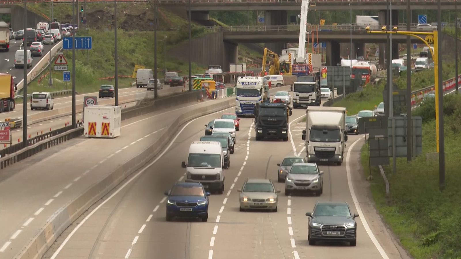 Traffic delay warning for M25 and A3 drivers with weekend of disruption ...
