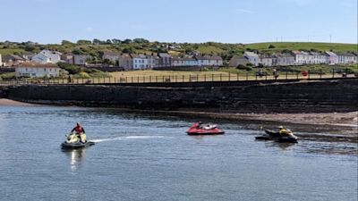 Jetskiers rescued by Workington RNLI at Robin Rigg offshore wind farm ...